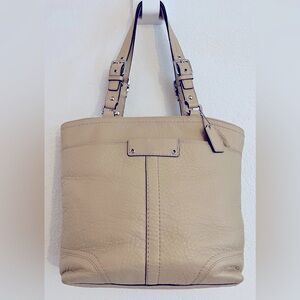 Coach Great Summer Creamy pebble leather Handbag  Very Good Pre-Owned Condition